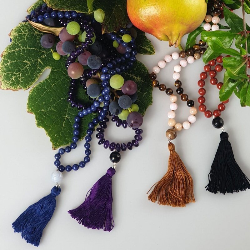 Mala necklace: the Tibetan rosary