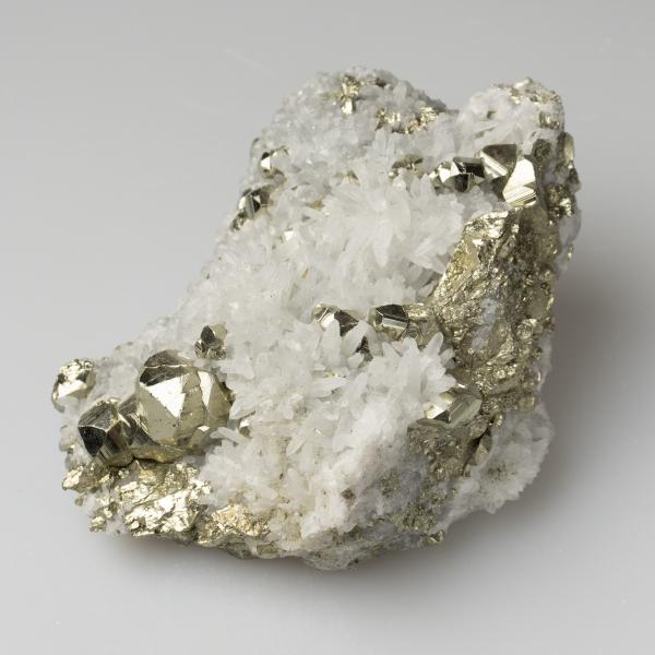 Pyrite and Quartz Geode 11X9X5 cm 0,590 kg