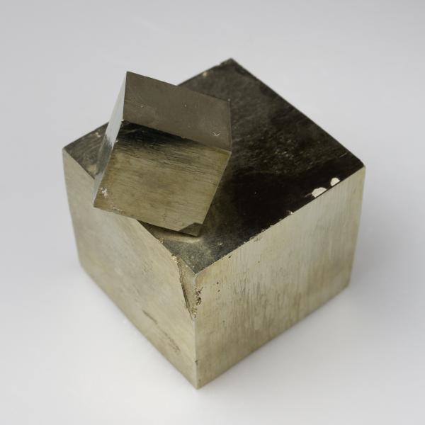 Pyrite Cube Cluster 5,5X5,5X8 cm 0,670 kg