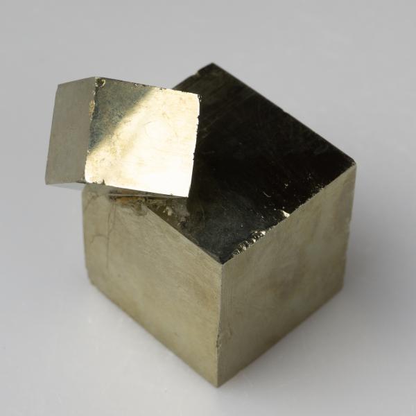 Pyrite Cube Cluster 4X4X7 cm 0,265 kg