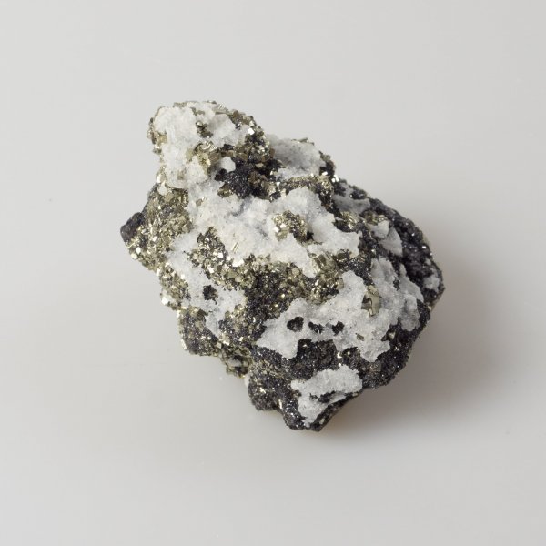 Pyrite, Calcite, Marcasite and Sphalerite Druze, Perù | 6,8 x 5,9 x 4,6 cm, 0,335 kg