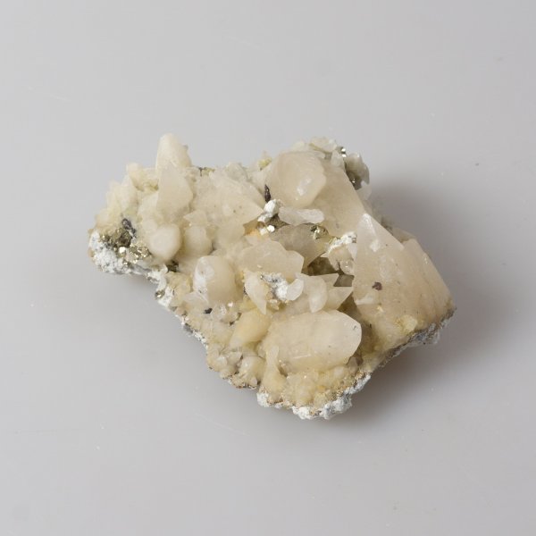 Pyrite and Calcite Druze, Perù | 8 x 7,1 x 3,5 cm, 0,140 kg