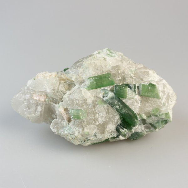 Green Tourmaline, Mozambico | 14 x 8,2 x 7,1 cm, 0,850 kg