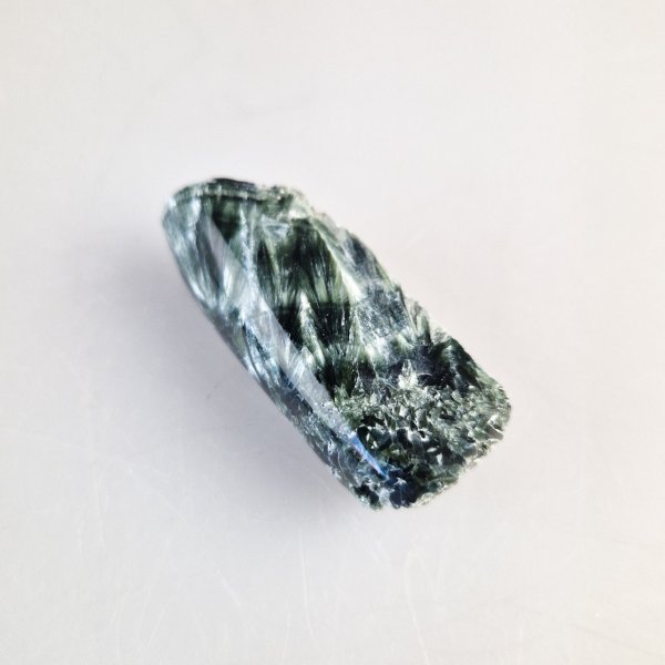 Seraphinite M - Rough plus polished part | 4 x 2 cm