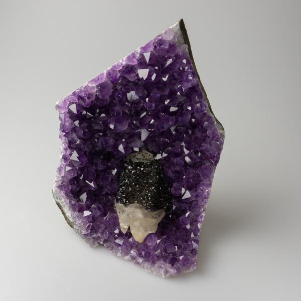Amethyst Geode 11,5X8,5X18 cm 1,825 kg