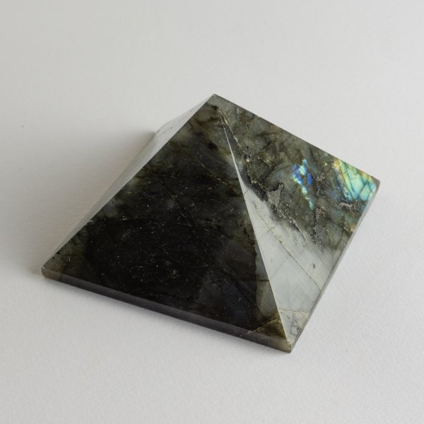 Labradorite Pyramid | 9,7x9,7x7,5 cm 0,606 kg