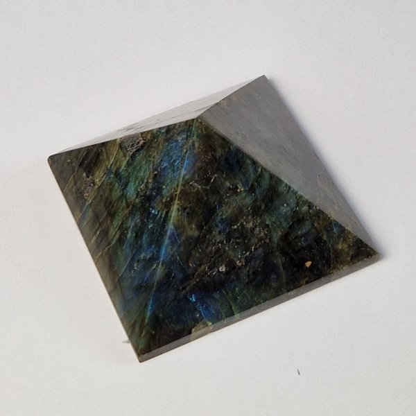 Labradorite Pyramid | 7,2 x 3,5 cm, 0,260 kg