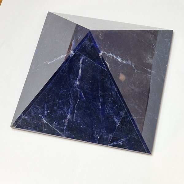 Pyramid Quartz covered in Sodalite | 12,5 x 7 cm, 1,1 kg