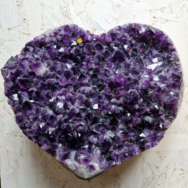 Amethyst Geode Heart | 28 x 24 x 11 cm, 11,470 kg