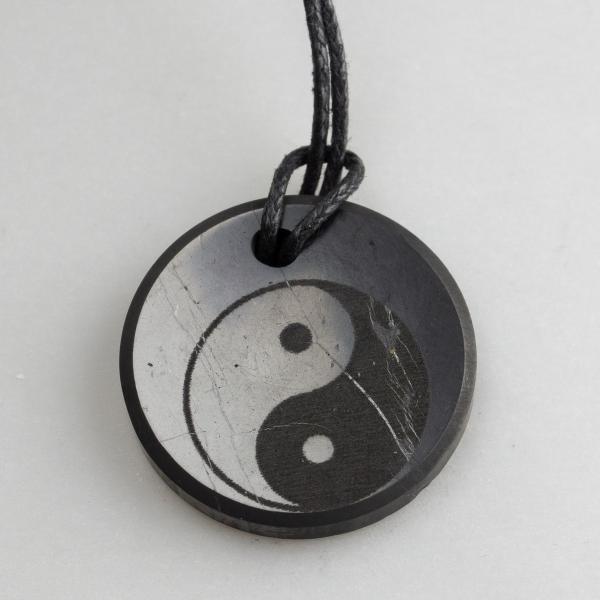 Shungite Pendant with "Yin Yang" engraving | 3 x 0,3 cm