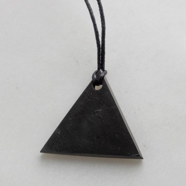 Shungite Pendant "Triangle Male" | pietra 3X0,3 cm 0,005 kg