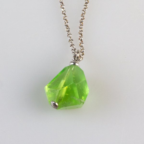 Pendant with faceted Peridot | 2 cm, chain 42 cm
