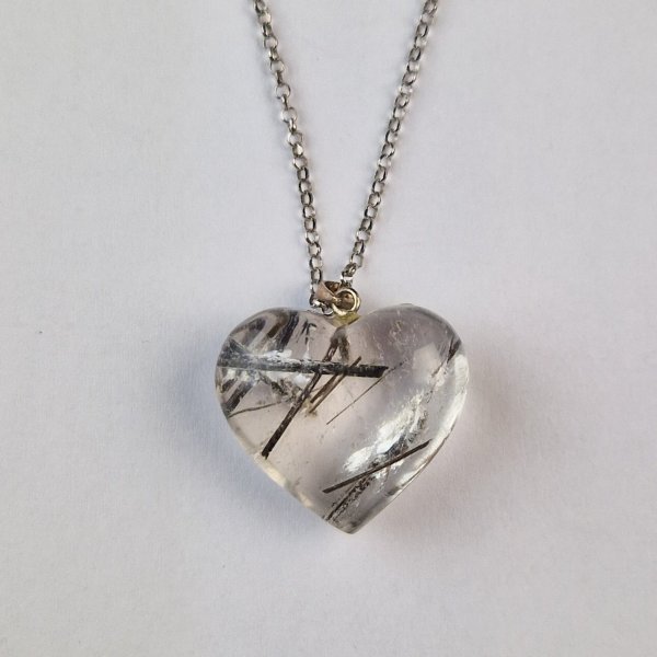 Pendant with tourmalinated quartz heart | 2,5 cm