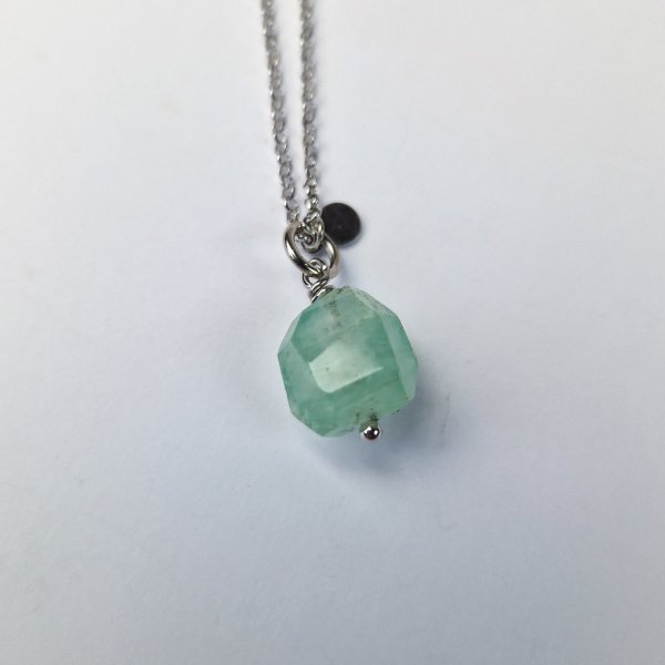 Pendant with Emerald | stone 1-1,5 cm, chain 45 cm
