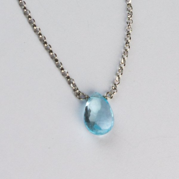 Pendant in Blue Topaz | stone 1 cm, chain 40 cm