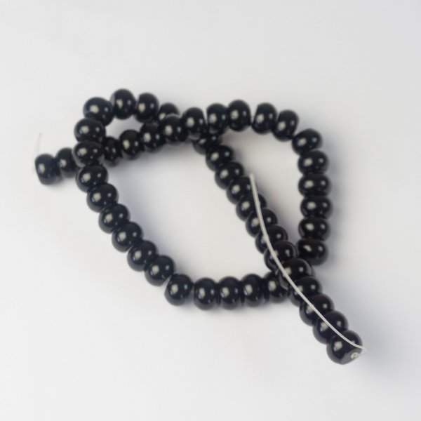 Onyx beads | Lenght 40 cm, stone 6 x 11 mm