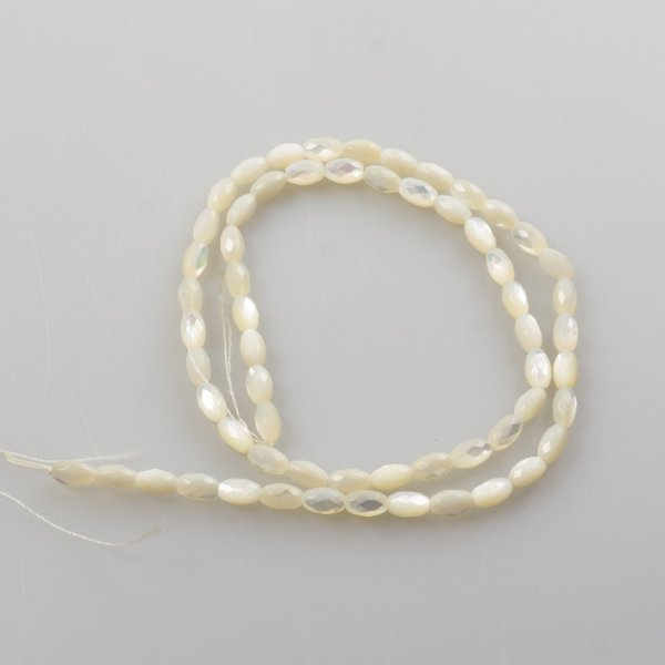 Oval-shaped mother of pearl, DIY jewelry | Lenght 40 cm, stone 7 x 4 mm
