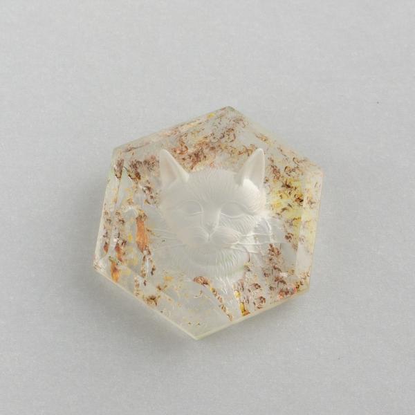 Hyaline quartz included, faceted with cat engraving | 3X2,6X0,5 cm 7,3 g