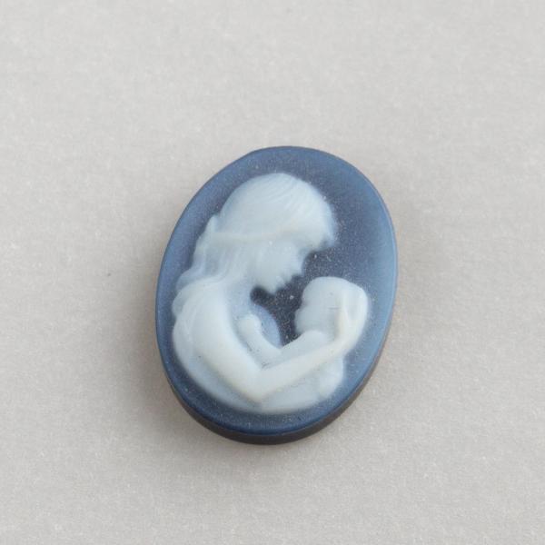 Agate cameo, profile woman with child | 1,5X1,2X0,3 cm
