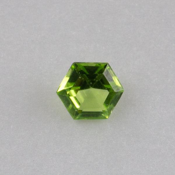 Faceted Gemstone Peridoto  6x6x4,5 mm 0,935 ct
