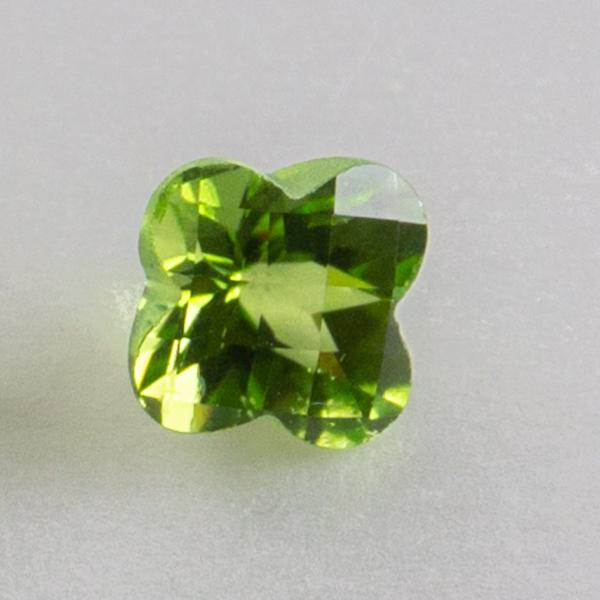 Pairs os Faceted Gemstone, Four-Leaf Peridot 7x7x5 mm 3,285 ct