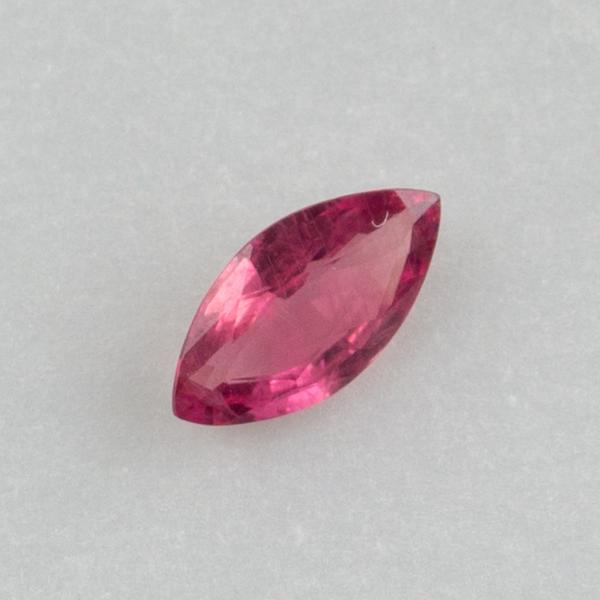 Faceted Gemstone, Rubine 8,5x4,5x2,5 mm 0,765 ct