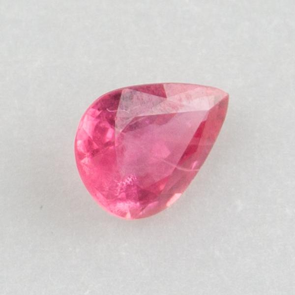 Faceted Gemstone, Rubine 7,2x5,5x3 mm 1,045 ct