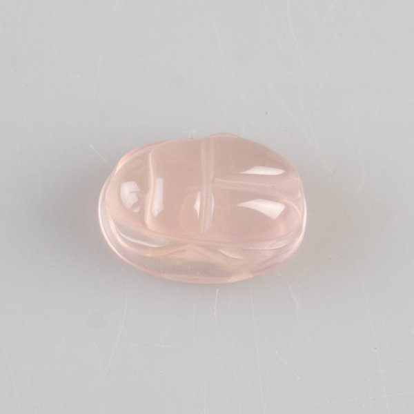 Rose quartz beetle | 1,9 x 1,4 cm