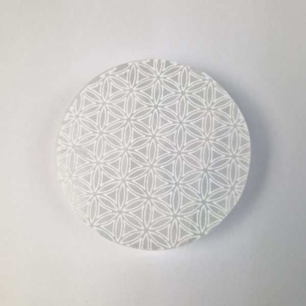 Selenite round plate, Flower of life engraving | 8,3 x 1,5 cm