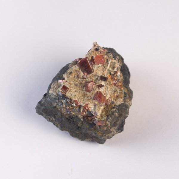 Vanadinite, Morocco | 5 x 4,3 x 3,6 cm, 0,156 kg